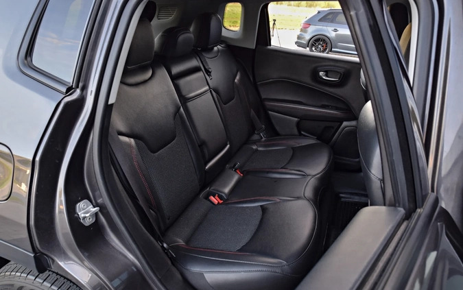 Jeep Compass cena 84900 przebieg: 90000, rok produkcji 2019 z Sochaczew małe 781